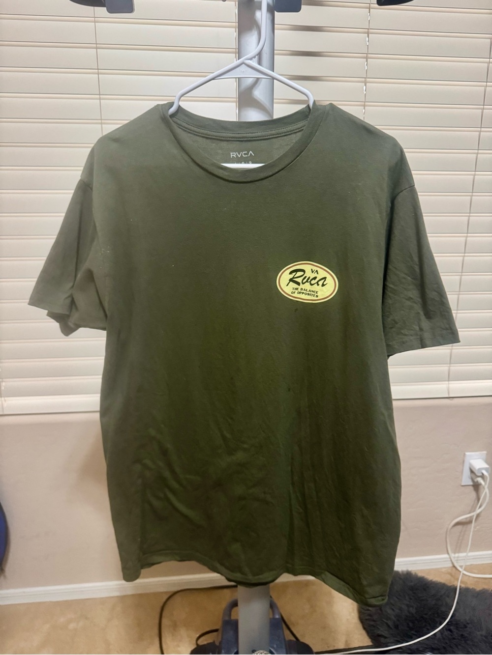 RVCA Men’s Large Olive Green Logo Tee Graphic T-Shirt Good Condition